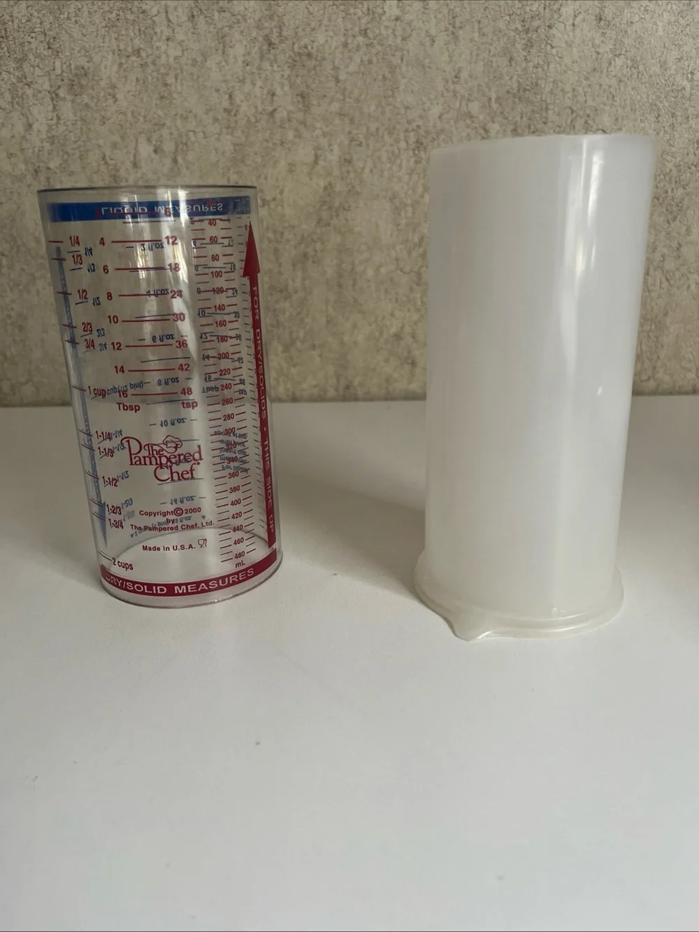 Pampered Chef Measure All Cup 2225 Adjustable Plunger Design, 2 Cup Capacity